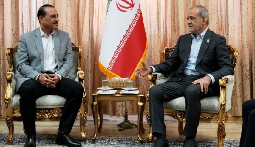 الرئيس الايراني يبحث مع قائد الجيش الباكستاني تطورات المفاوضات