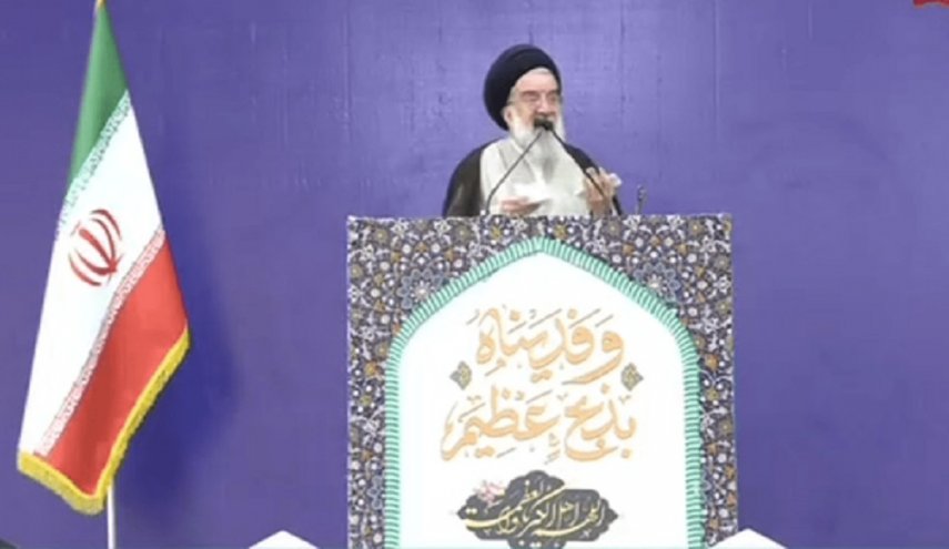 خطيب صلاة العيد في طهران: العدو المجنون سيأخذ حلم إذلال إيران إلى القبر