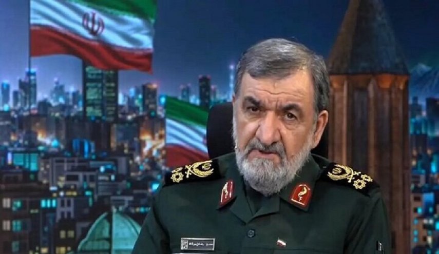 محسن رضائي: الرئيس الأمريكي يخون الدبلوماسية للمرة الثالثة
