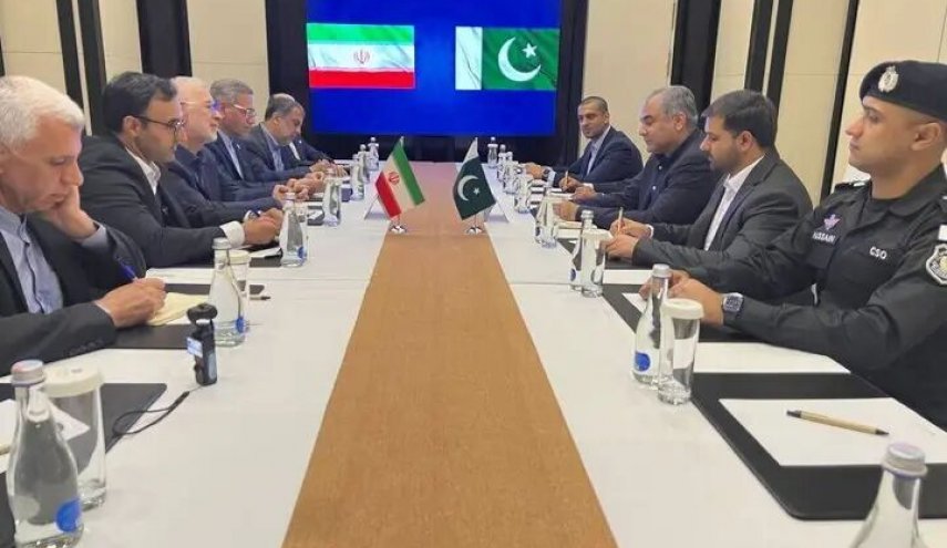 إيران: علينا ان نرفع حجم التبادل التجاري مع باكستان الى 10 مليارات دولار