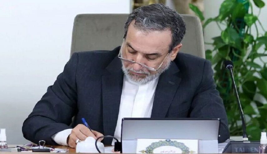 عراقجي معزيا برحيل آية الله الفياض: كان فقيها بارزا وعالما ربانيا