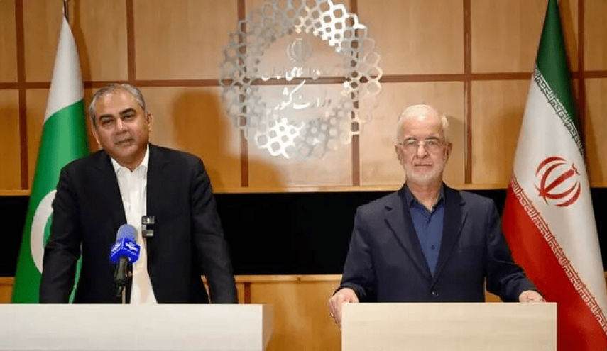 وزير الداخلية الايراني يعلن الاتفاق على رفع حجم التجارة مع باكستان
