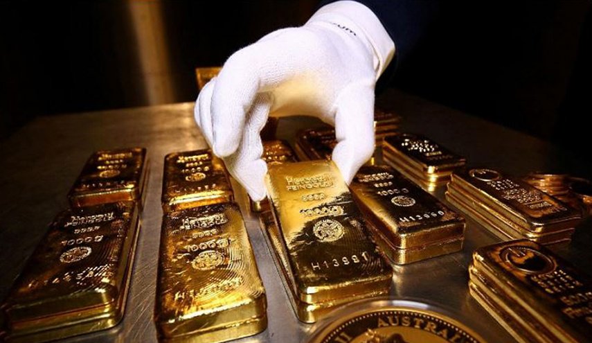 أسعار الذهب تحوم قرب أدنى مستوى لها خلال 7 أشهر