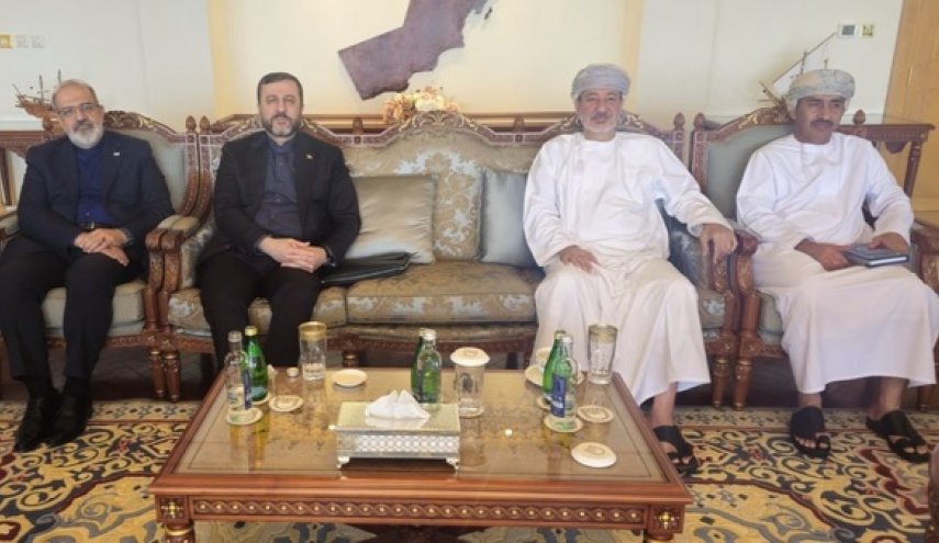 إيران وعُمان تبحثان آليات إدارة الملاحة في مضيق هرمز