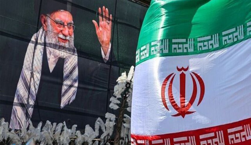 مئات الصحفيين الأجانب يغطون مراسم تشييع الجثمان الطاهر للقائد الشهید