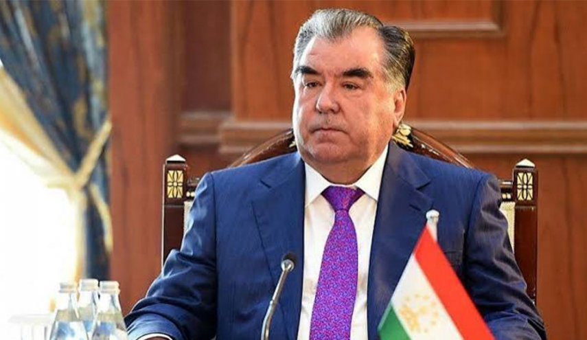 رئيس طاجيكستان سیشارک في مراسم وداع القائد الشهيد 