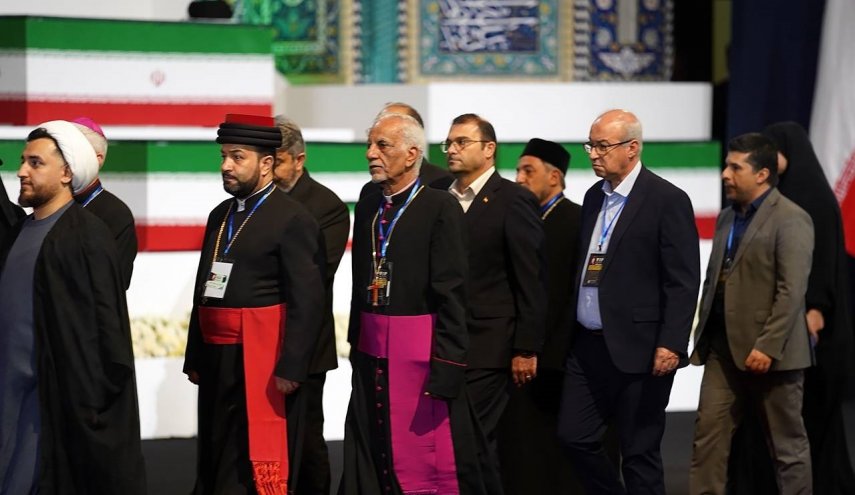 الخارجية الإيرانية: مشاركة الوفود الأجنبية بمراسم وداع القائد موقف تاريخي