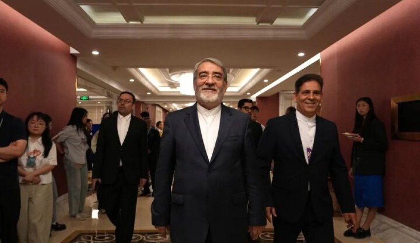 إيران: امتيازات خاصة للدول الصديقة في عبور مضيق هرمز