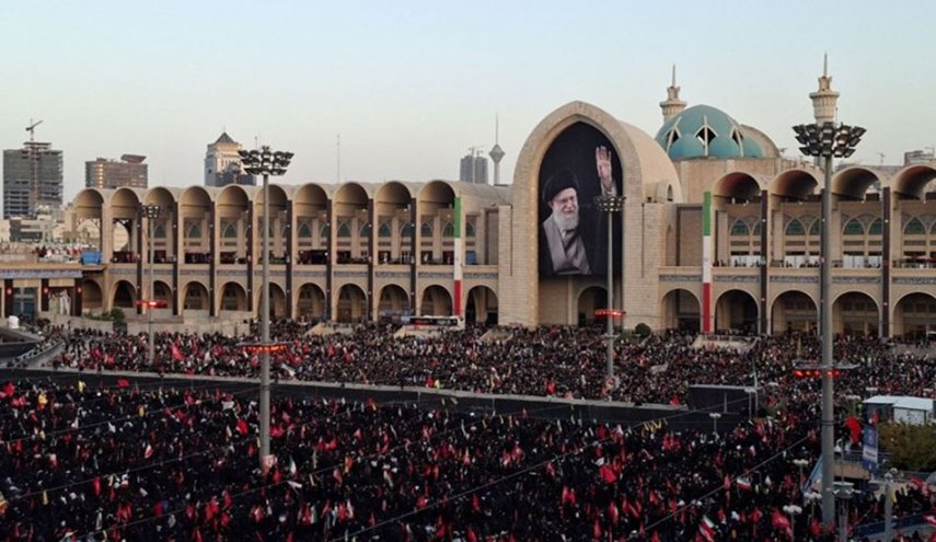 الملايين يتوافدون إلى مصلى طهران للمشاركة في مراسم الصلاة على جثمان الإمام الشهيد