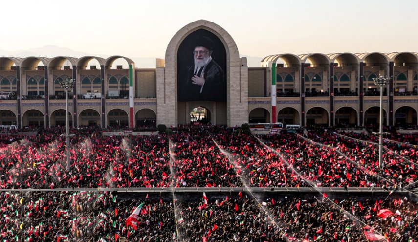 صحيفة 'تلغراف' تؤكد مطالبة ملايين المشاركين بمراسم توديع القائد الشهيد بالثأر 
