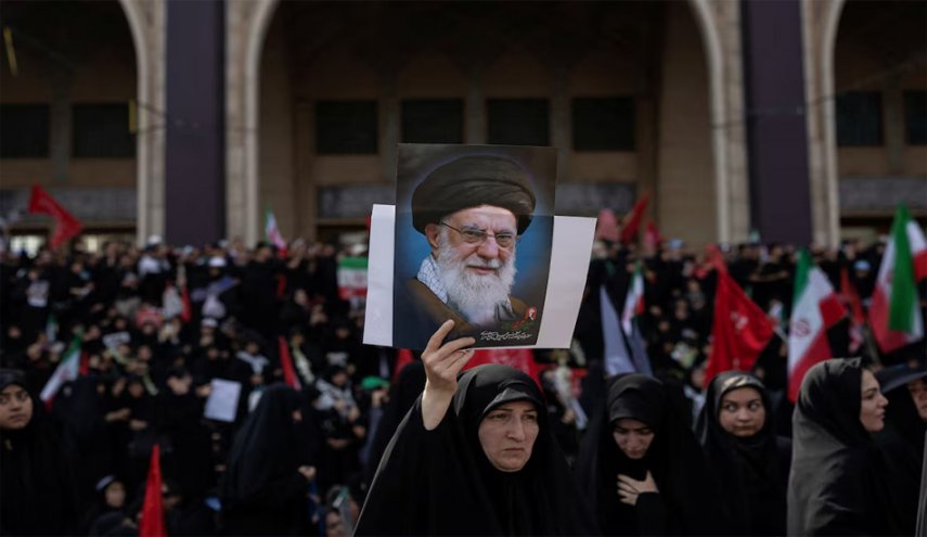 اللواء صفوي: استهداف قائد الأمة خطأ فادح أجج غضب الشعب الإيراني