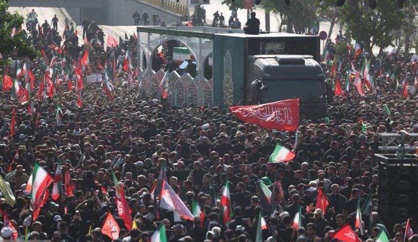 ملايين المشيعين يودعون الإمام الشهيد في طهران