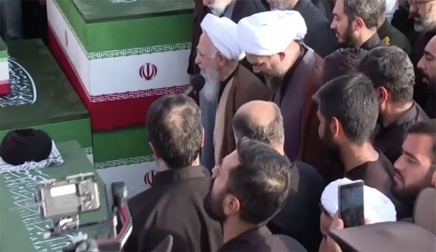 شاهد.. إقامة الصلاة على الجثمان الطاهر للإمام الشهيد في مسجد جمكران