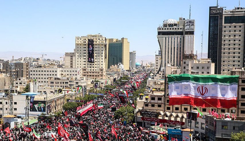 حشود مليونية في مشهد المقدسة استعدادا لبدء مراسم تشييع القائد الشهيد