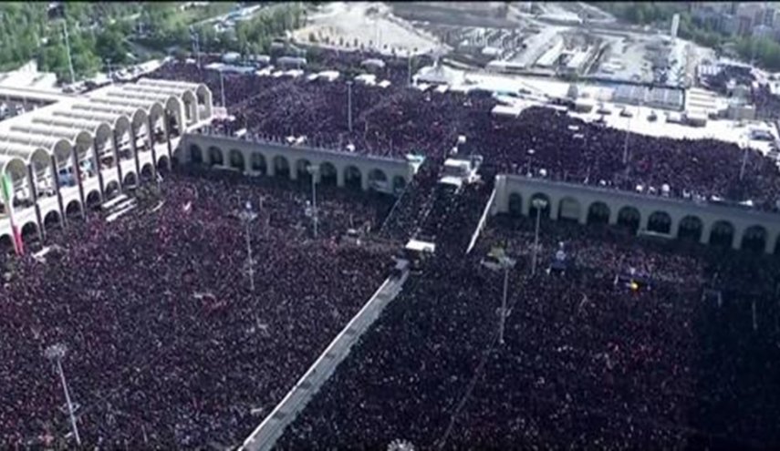  رسالة الحضور المليوني في مراسم وداع الامام الشهيد.. تجديد لعهد الولاء مع القيادة وتماسك داخلي بمواجهة الأعداء