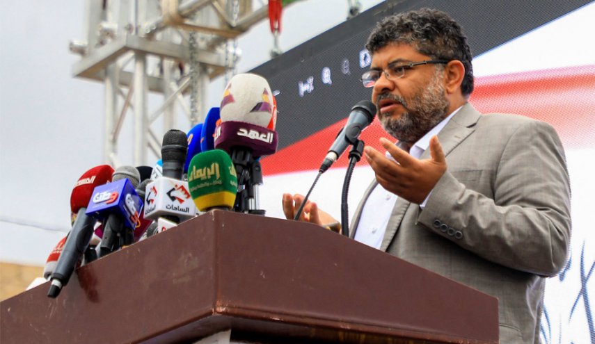 الحوثي يحمل واشنطن والرياض مسؤولية التصعيد واستهداف مطار صنعاء
