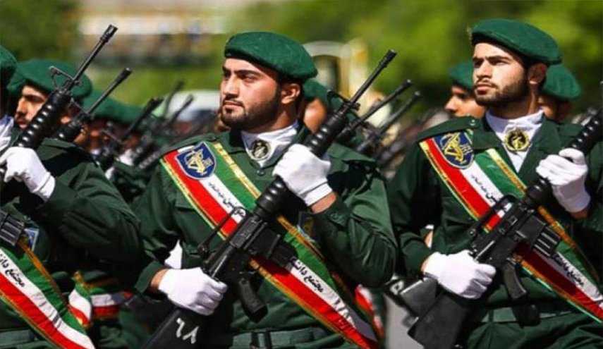 الحرس الثوري يدعو مواطني دول المنطقة الابتعاد عن المواقع الأميركية