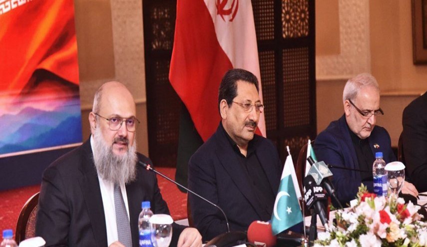 وزير باكستاني: تسريع وتيرة تحقيق هدف الـ 10 مليارات دولار في التبادل التجاري مع إيران
