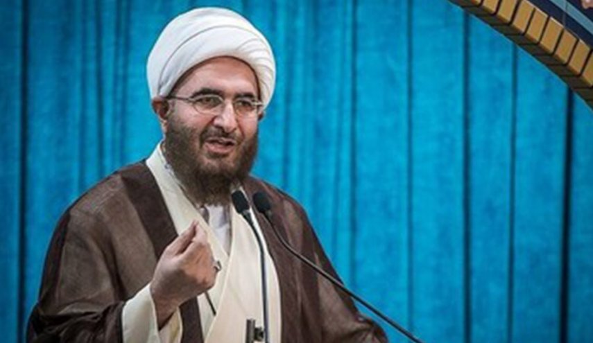 خطيب جمعة طهران: الثورة الإسلامية ثمرة مدرسة عاشوراء
