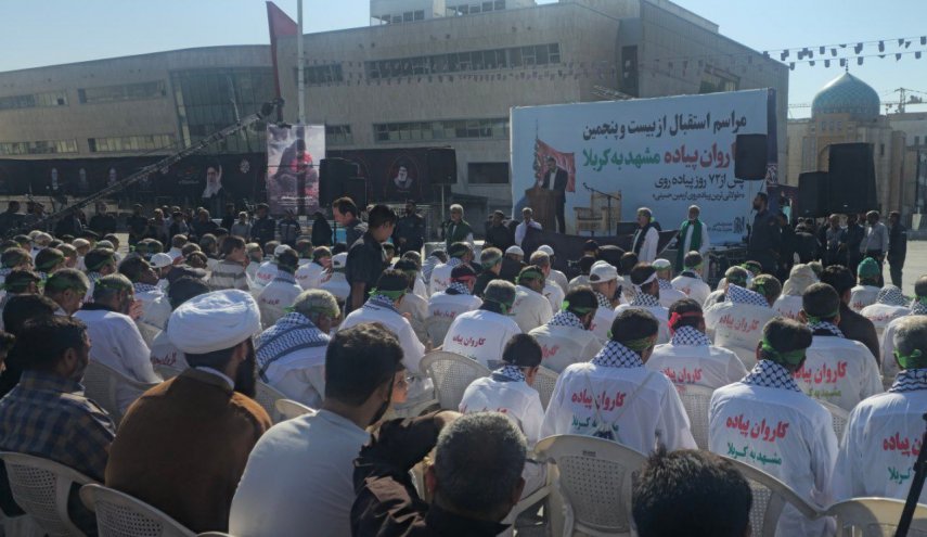 قافلة تقطع مسافة 2200 'كلم' من مشهد الى كربلاء سيرا على الاقدام