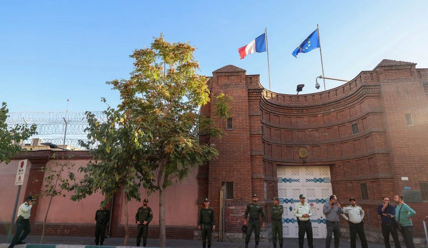 ايران تحذر فرنسا من تدخلات دبلوماسييها بشؤون طهران الداخلية