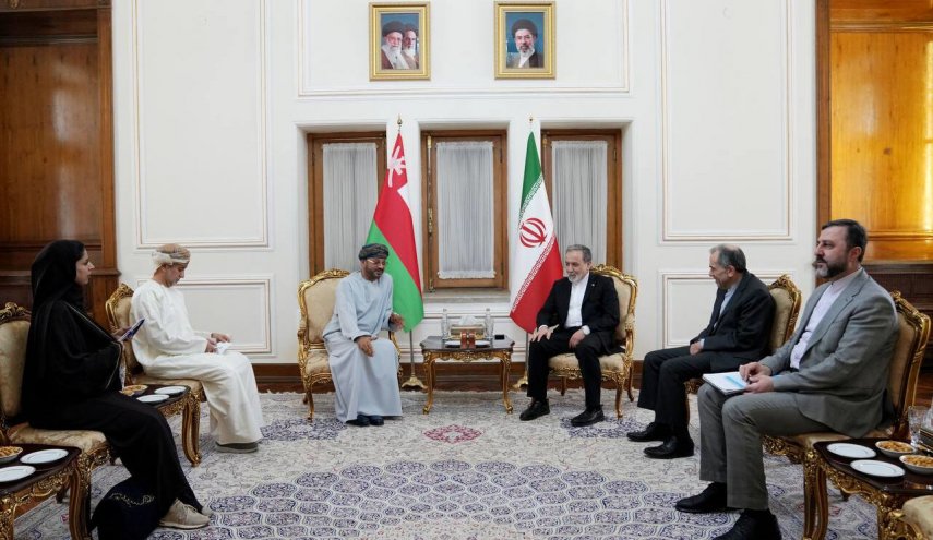 وزیر خارجه عمان با عراقچی دیدار کرد