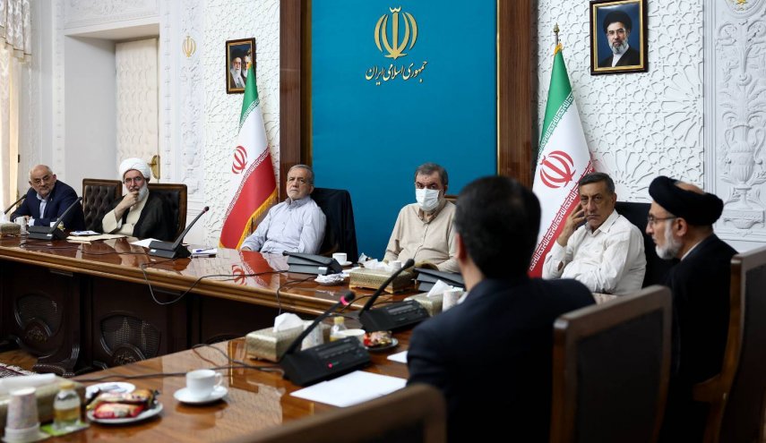 پزشکیان:با هم افزایی وانسجام داخلی بر مشکلات غلبه می‌کنیم