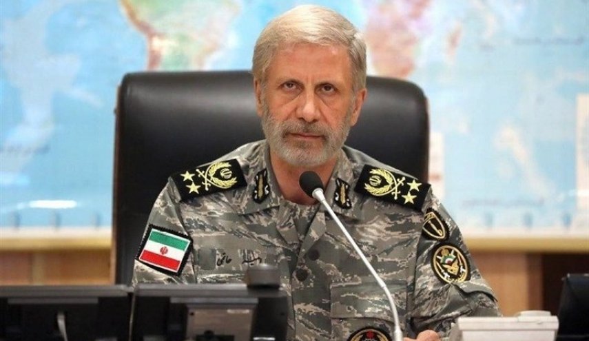 سرلشکر حاتمی: سربازان، سرمایه عظیم انسانی و ارکان دفاع از حقانیت و شرافت هستند
