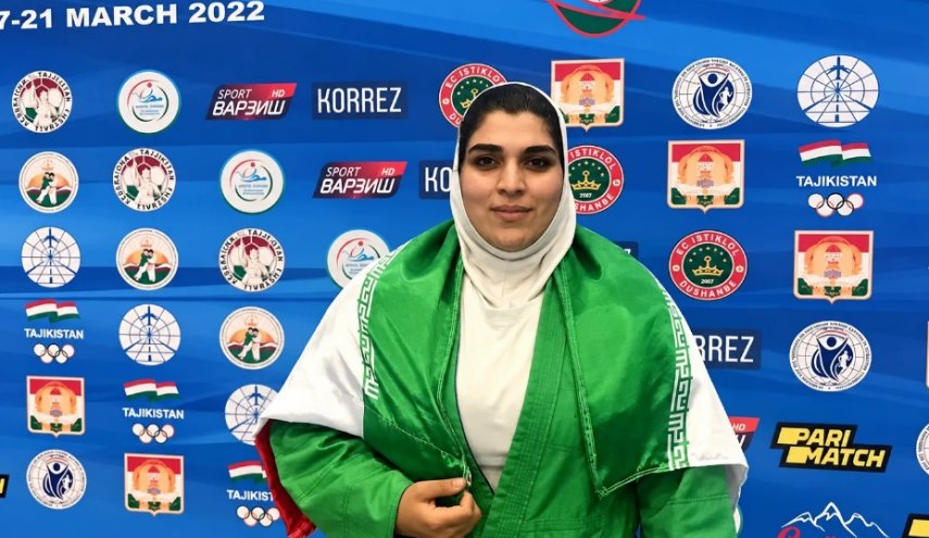 برنز آسیایی ناگویا بر گردن فاطمه برمکی