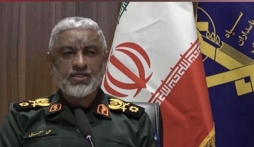 دریادار عظمایی: ناوهای آمریکایی جرات نزدیک شدن به تنگه هرمز را ندارند