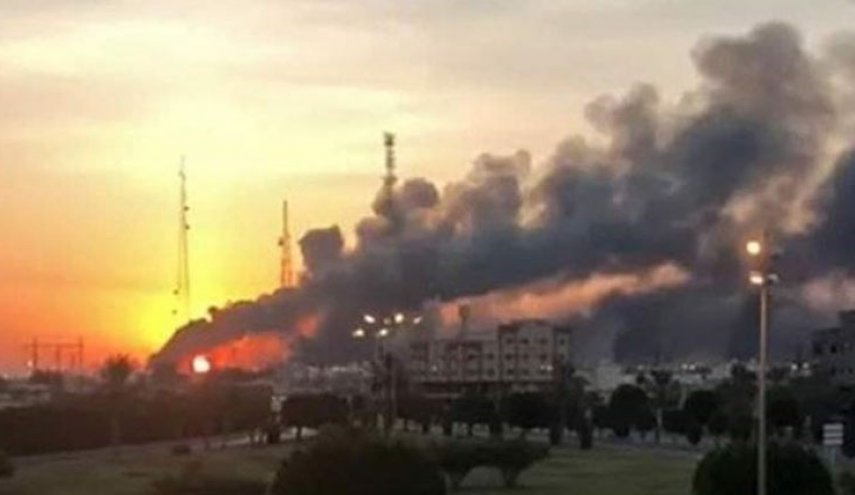 انفجارهای پی‌درپی بامداد امروز در جنوب غرب عربستان/ آرامکو در آتش می‌سوزد