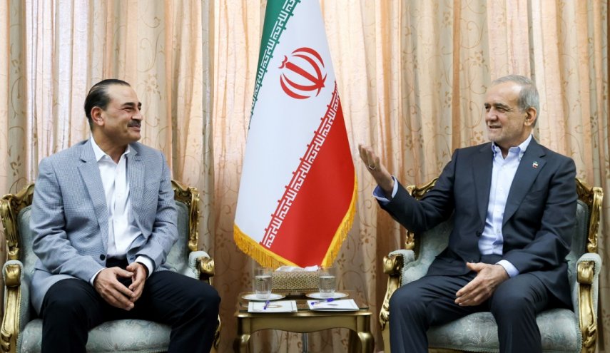 دیدار فرمانده ارتش پاکستان با رئیس‌جمهور + عکس