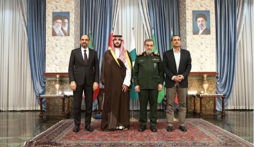 سرلشکر رضایی: امنیت در غرب آسیا باید درون‌زا باشد
