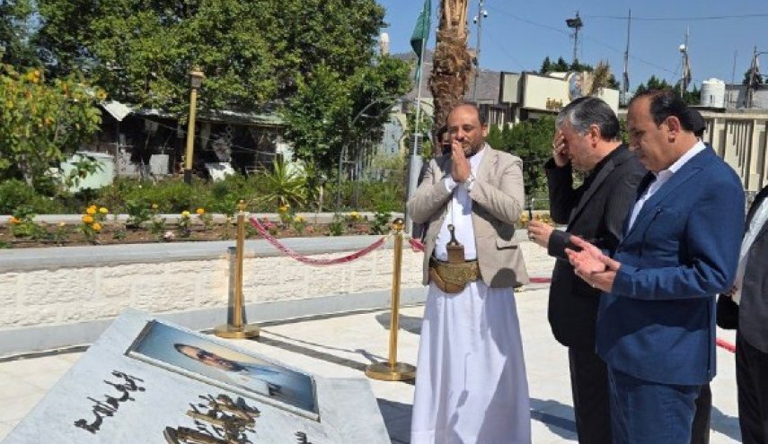 بازدید سفیر ایران در صنعا از مزار شهید الصماد