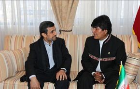 احمدي نجاد: تشافيز سيبقى حيا طالما هناك كفاح