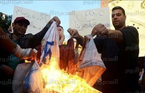 مصری‌ها پرچم قطر و رژیم‌صهیونیستی را آتش زدند