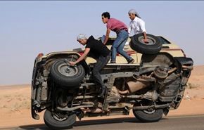 تعويض تاير خودرو هنگام رانندگی + فیلم
