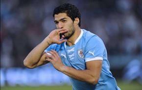 سواريز يقود اوروجواي للفوز على فرنسا