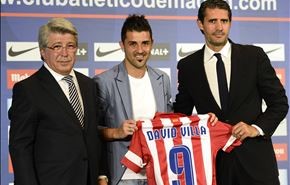 مشجعوا أتلتيكو مدريد يقتحمون الملعب لمصافحة فيا