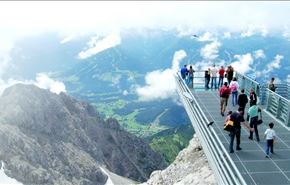 پیاده‌روی در آسمان + فیلم