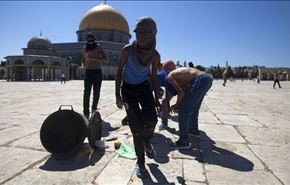 حمله صهیونیست ها به نمازگزاران در مسجد الاقصی