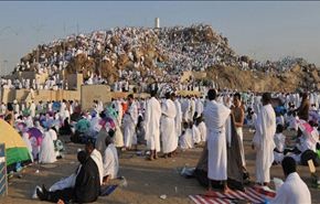 حجاج بيت الله يفدون الى منى في اول أيام عيد الاضحى