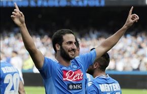 هيغواين يعيد بريق نابولي بركلتي جزاء