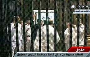چرا محاکمه رهبران اخوان به تعویق می افتد؟