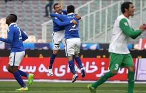 استقلال يتعادل مع ذوب آهن و يتصدر الدوري الايراني