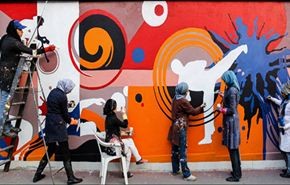 بالصور..رسالة جامعية على الجدارن في طهران