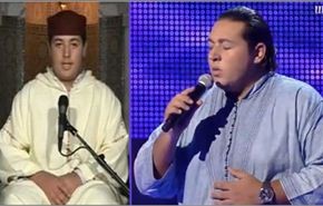 بالفيديو/ تحول من مقرئ للقرآن إلى مطرب.. فمن هو؟!