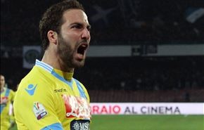 نابولي يسحق روما ويلحق بفيورنتينا الى النهائي