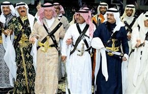 صور وفيديو/الامير تشارلز يرقص العرضة على وقع انغام الجنادرية