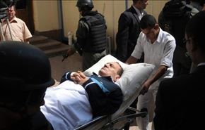 مبارک برای محاکمه به دانشکده پلیس منتقل شد